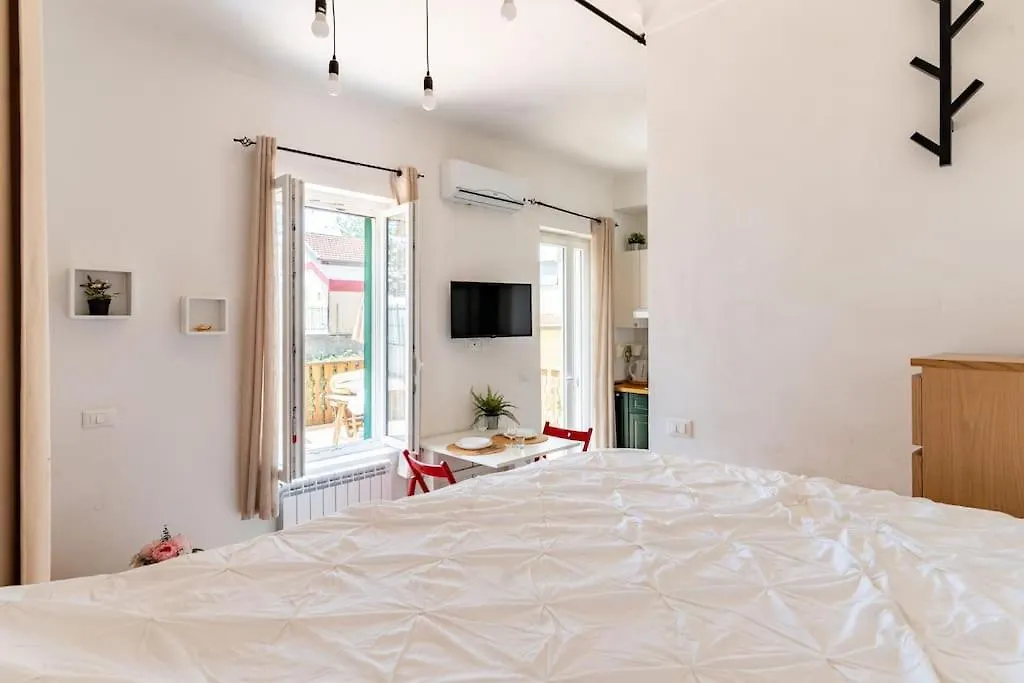 Thekeystudio, Viva Italia Con Giardino, In 2 Minuto Dal Mare Bordighera 0*,  Italia
